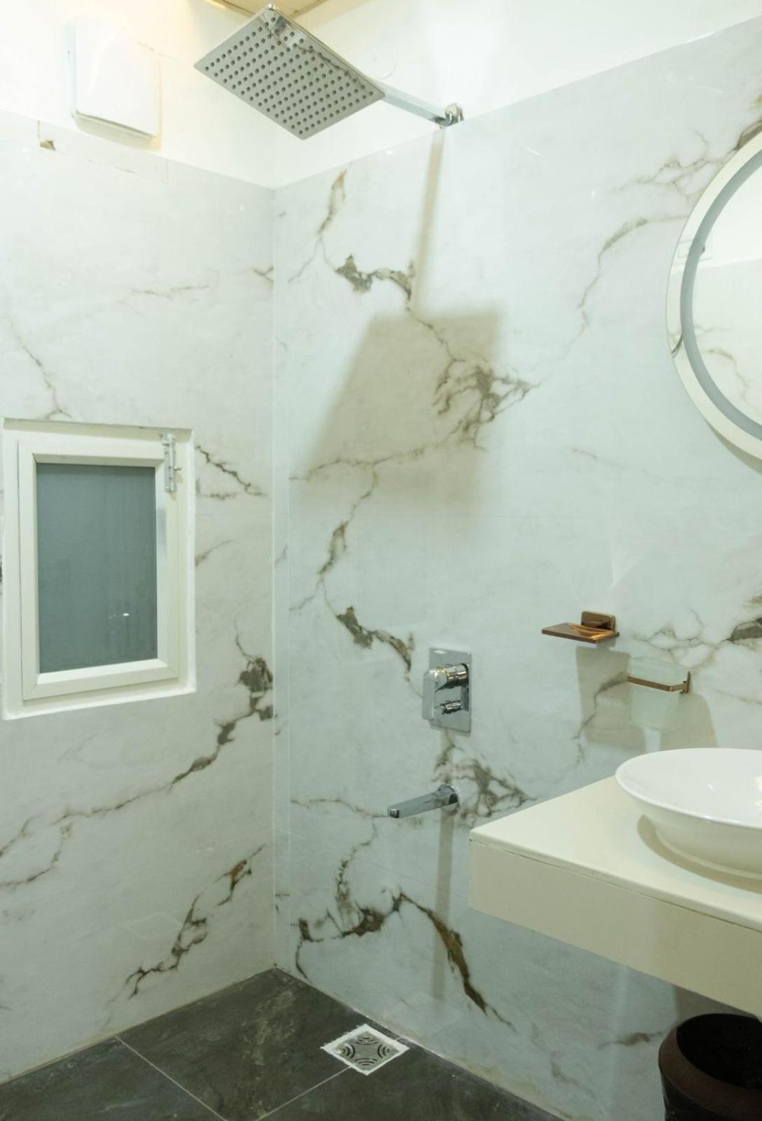 Hotel Lake Shilloi Dimāpur Dış mekan fotoğraf